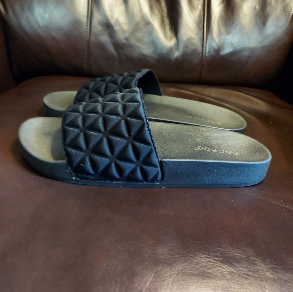 *NEW* BLACK SANDALS
